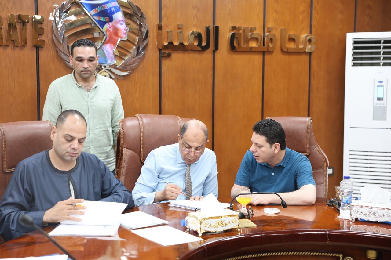 لقاء المحافظ بالنواب لقاء المحافظ بالنواب